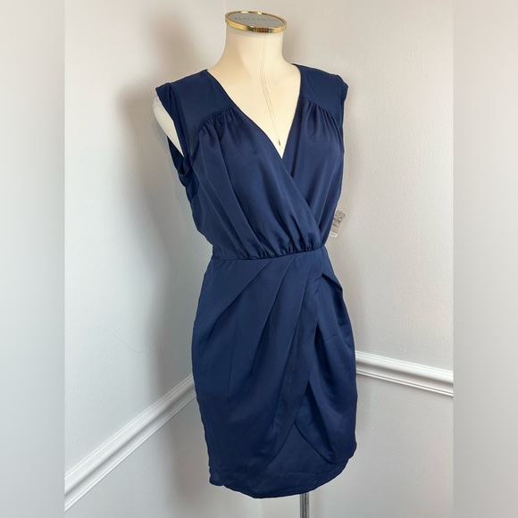 PLASTIC ISLAND Navy Lightweight Dress NWT | Size Small (2/4) - Picture 2 of 12